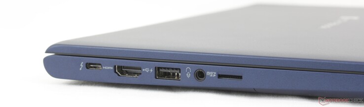 Esquerda: USB-C Thunderbolt 4 com DisplayPort + Power Delivery, HDMI 2.1, USB-A 3.2 Gen. 1, fone de ouvido de 3,5 mm, leitor de MicroSD