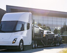 A Tesla também apresentou o Cybertruck na parte traseira do Semi, indicando que talvez algumas entregas sejam feitas por meio do caminhão elétrico. (Fonte da imagem: Tesla)