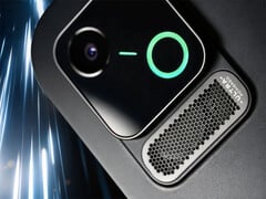 A iQOO revelou o design traseiro do Pad Ultra. Na foto: o conjunto de câmeras e a abertura de ventilação traseira do tablet.
