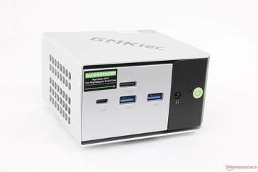 Frontal: USB-C 4.0 com DisplayPort 1.4 + Power Delivery 3.0 (40 Gbps), 2x USB-A 3.2 (10 Gbps), OcuLink (PCIe4 x4), fone de ouvido de 3,5 mm, botão Liga/Desliga