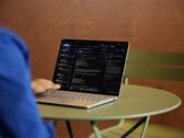 O Surface Laptop 8 vem com tecnologia de tela de privacidade integrada.