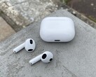 O sucessor do Apple AirPods 3 não chegará antes de 2024. (Fonte: Scarbir)