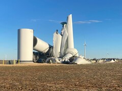Turbina desmoronada no parque eólico Frontier II, em Oklahoma. (Fonte da imagem: Corpo de Bombeiros de Kildare)