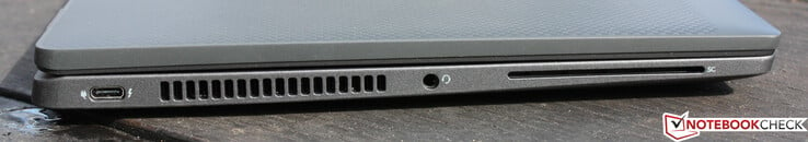 Esquerda: USB Type-C com Thunderbolt 4, combo de áudio, SmartCard