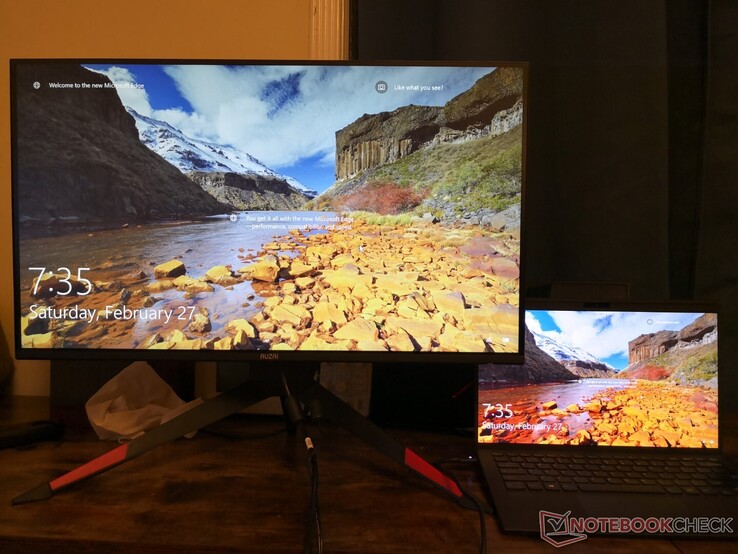 As cores do monitor Auzai não são tão profundas quanto se esperava, especialmente quando se reproduzem em vermelho. Nosso laptop, nesta comparação, é o Vaio Z de 14 polegadas de 4K