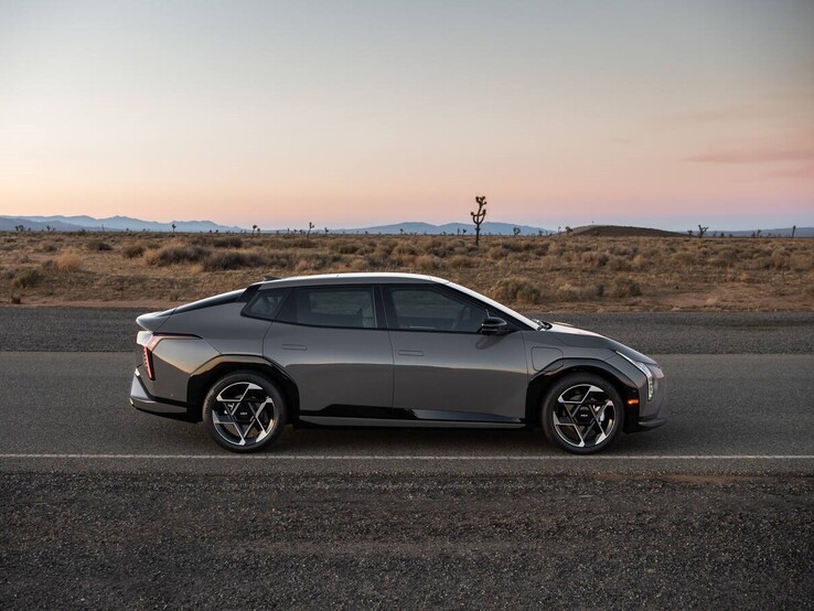 O sedã totalmente elétrico Kia EV4. (Fonte da imagem: Kia)