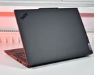 A CPU Ryzen 9 faz com que este Lenovo ThinkPad se destaque: A estação de trabalho móvel compacta oferece o melhor desempenho de CPU de qualquer laptop ThinkPad de 14 polegadas, na foto: Lenovo ThinkPad P14s Gen 6 AMD (fonte da imagem: Benjamin Herzig)