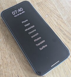 O senhor não precisa gastar o preço de um carro-chefe em um Light Phone para ter uma experiência semelhante (Fonte da imagem: Notebookcheck)