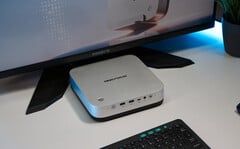 Minisforum M2 Pro com Intel Core Ultra X7 358H e 32 GB de RAM LPDDR5X