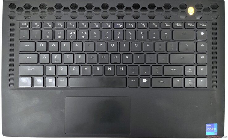 O teclado e o touchpad do Alienware x15 R2 oferecem uma experiência de entrada decente com espaço para melhorias