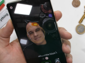 Zach Nelson testa a IU do Pixel 7 Pro. (Fonte: JerryRigEverything via YouTube)