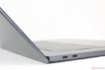 Tampa aberta em um ângulo máximo de ~140 graus