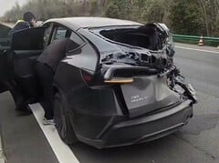 Um Tesla Model Y 2025 prova sua robustez em um acidente na China (Fonte da imagem: Aron Li n X)