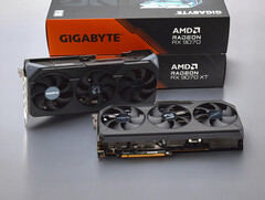 A RX 9070 e a RX 9070 XT (Fonte da imagem: Notebookcheck)