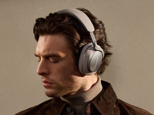 O Bowers & Wilkins Px8 S2 tem mais microfones para melhorar o cancelamento de ruído ativo e a qualidade das chamadas. (Fonte da imagem: Bowers & Wilkins)