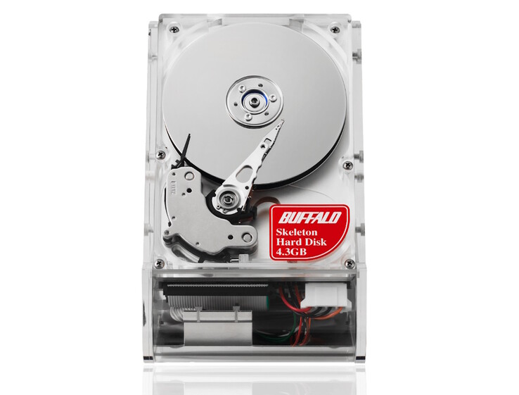 O "Skeleton Hard Disk" original de 4,3 GB foi lançado em 1998. (Fonte da imagem: Buffalo)