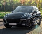 O Porsche Cayenne visto nesta foto poderá em breve ser ultrapassado por uma nova SUV elétrica feita pelo fabricante alemão de carros esporte (Imagem: Ivan Kazlouskij)