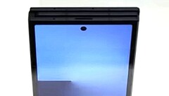 De acordo com Evan Blass, o primeiro aparelho dobrável triplo da Samsung será conhecido comercialmente como Galaxy Z TriFold. (Fonte da imagem: Omokgyo Electronics Market)