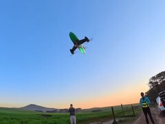 Uma imagem do Peregreen 3 voando (Fonte da imagem: Mike Bell; captura de tela cortada)