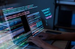 Um desenvolvedor navega em fluxos de trabalho complexos de código-fonte, onde configurações incorretas de permissão e automação podem introduzir riscos silenciosos, como a vulnerabilidade GerriScary divulgada nos projetos baseados em Gerrit do Google (Fonte da imagem: Freepik)