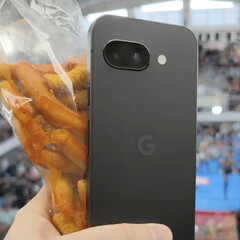 O Pixel 9a será lançado em várias cores, não apenas na opção preta mostrada aqui. (Fonte da imagem: Alexis Garza)