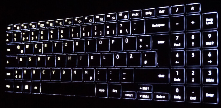 A luz de fundo do teclado em três estágios parece uniforme.