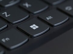 Close-up de um teclado de computador com a tecla Windows