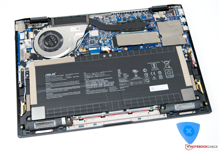 O Asus ZenBook Flip 13 UX363 sem a tampa inferior