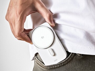 Ele se dobra em um tamanho que cabe no bolso para ocupar menos espaço em uma bolsa ou bolso. (Fonte da imagem: ESR)