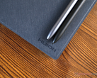 Tanto o Huion Ink quanto o Note E vêm com canetas stylus, embora sejam modelos diferentes.