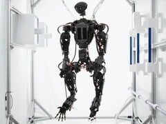 O robô humanoide Helios, da Orbit Robotics, tem quatro braços, mas não tem pernas, pois não precisa delas no espaço.