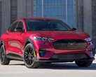 O Ford Mustang Mach-e 2025. A empresa está aumentando os preços para acomodar as altas tarifas (Fonte da imagem: Ford)