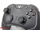 Razer Wolverine V2 Chroma hands-on: Gamepad extravagante com botões mecânicos
