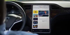 O sistema de infoentretenimento pode oferecer interrupções de atualização de tráfego (imagem: Tesla)