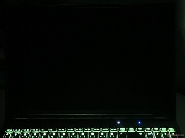 Preto puro com escurecimento local ativado (brilho total do SDR)