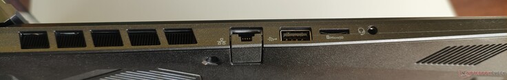 lado esquerdo: RJ45-LAN, USB-A 2.0, micro-SD, entrada/saída de linha