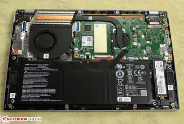 Acer Swift 3 SF314-511-54ZK: RAM está a bordo; apenas o módulo Wi-Fi e o M.2 SSD podem ser substituídos.