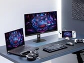Monitor para jogos Asus XG27UCMG, juntamente com diversos produtos eletrônicos da Asus