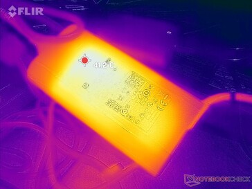 O adaptador AC pode chegar a mais de 41 C quando se trabalha com altas cargas por períodos prolongados