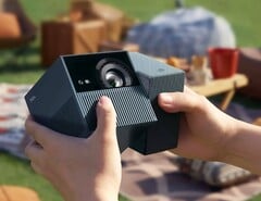 O PlayCube da TCL apresenta um gabinete compacto em forma de cubo. (Fonte da imagem: TCL)
