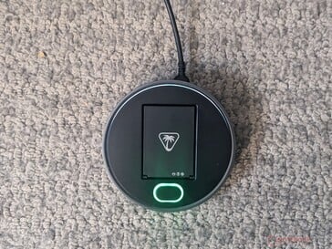 É mostrado o transmissor sem fio Turtle Beach Stealth Pro II