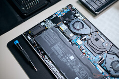 O SSD M.22280 pode ser substituído.