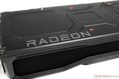 A RX 7600 e a RTX 4060 Ti podem apresentar a mesma quantidade de memória que suas antecessoras. (Fonte: AMD)