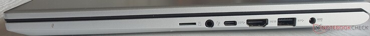 Direito: µSD leitor de cartões, porta de áudio, USB-C 3.2 (Gen 1), HDMI 1.4, USB-A 3.2 (Gen 1), conexão de energia