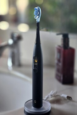 Análise da escova de dentes inteligente sônica Oclean X Ultra WiFi. Dispositivo de teste fornecido pela Oclean Germany.