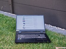 Acer Nitro 5 AN517-55-738R na sombra