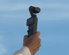 A DJI Osmo Pocket 4 pode se afastar da atual câmera de vlogging da DJI em mais aspectos do que o esperado. (Fonte da imagem: Federation of Independent Photographers)