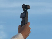 A DJI Osmo Pocket 4 pode se afastar da atual câmera de vlogging da DJI em mais aspectos do que o esperado. (Fonte da imagem: Federation of Independent Photographers)