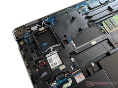 Dell Latitude 15 5511 - Slots WWAN e RAM grátis