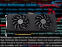 A Intel lançou a primeira placa de desktop Battlemage, a Arc B580, em dezembro de 2024. (Fonte da imagem: Sebastian Bade para Notebookcheck, Moore&#039;s Law Is Dead no YouTube, editado)